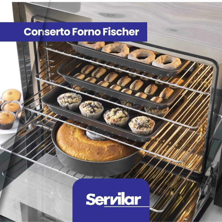 Forno Fischer em funcionamento após conserto pela Servilar, com diversas bandejas de doces e bolos sendo assados.